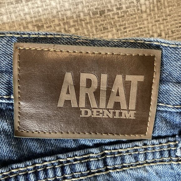 Ariat M5 Jeans Mens Size 35x32 Blue Denim Straight Fit/ Straight Leg Faded - Picture 11 of 12